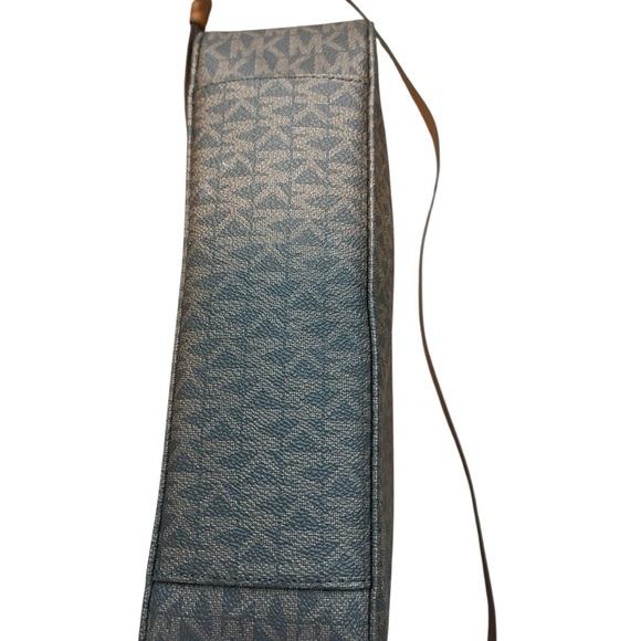 MICHAEL KORS Jet Set Travel Large Logo Messenger Bag, Excellent Used Condition - Picture 10 of 10